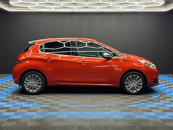 Used Peugeot 208 2016 for sale - 76942410: Photo