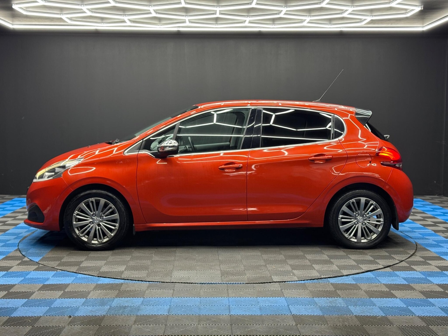 Used Peugeot 208 2016 for sale - 76942410: Photo 8