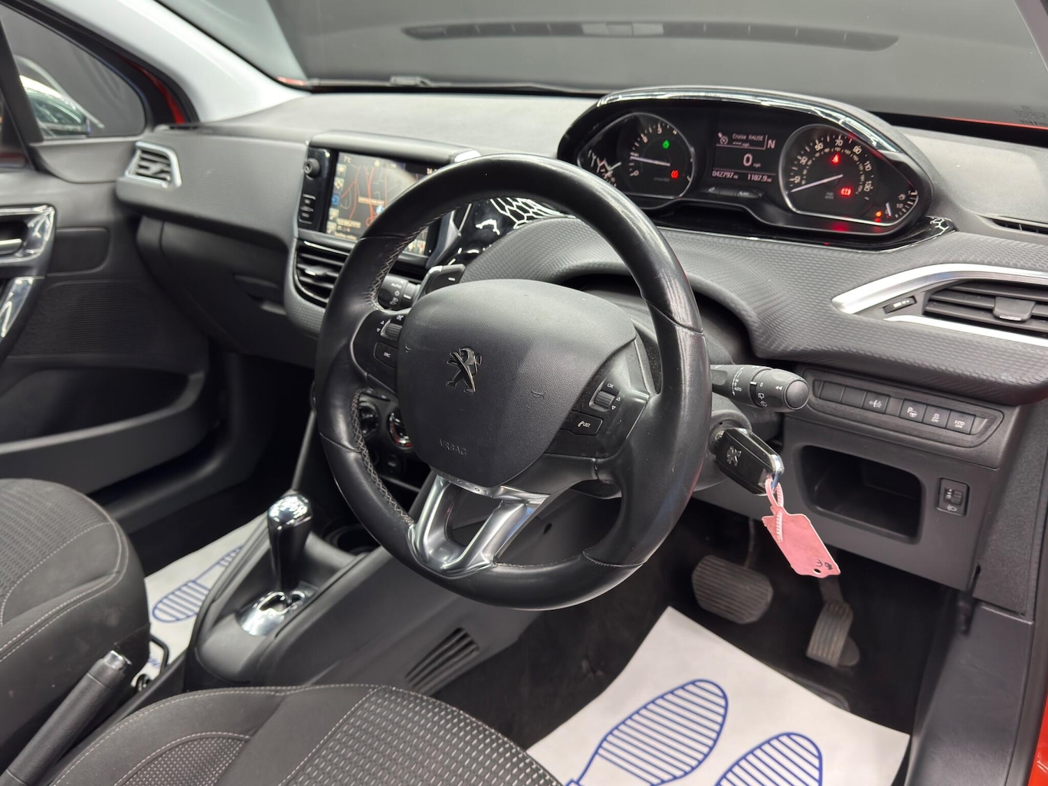 Used Peugeot 208 2016 for sale - 76942410: Photo 9