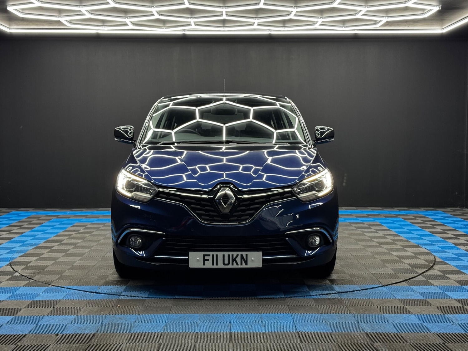 Used Renault Scenic 2017 for sale - 76728900: Photo 2