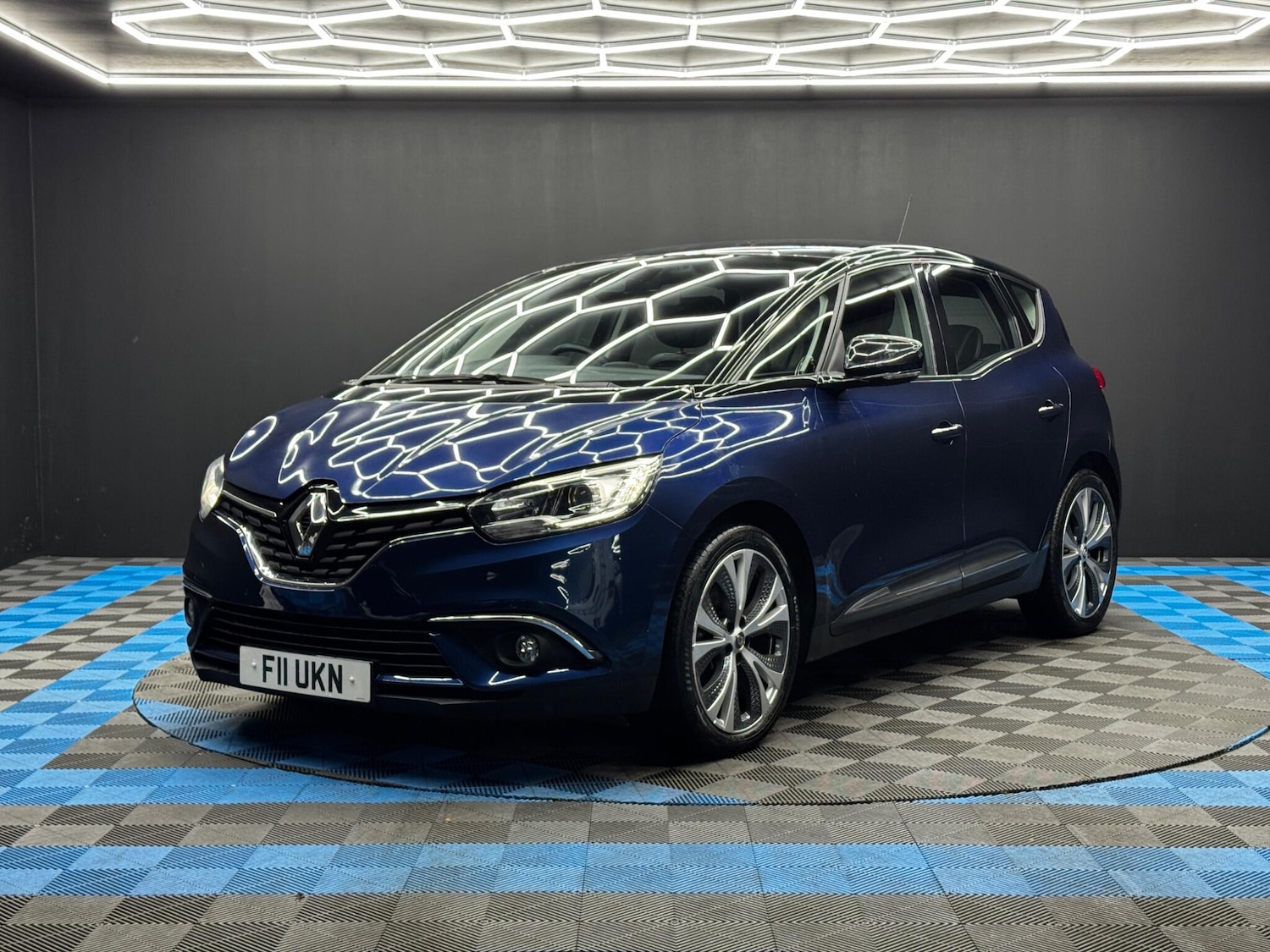 Used Renault Scenic 2017 for sale - 76728900: Photo 3
