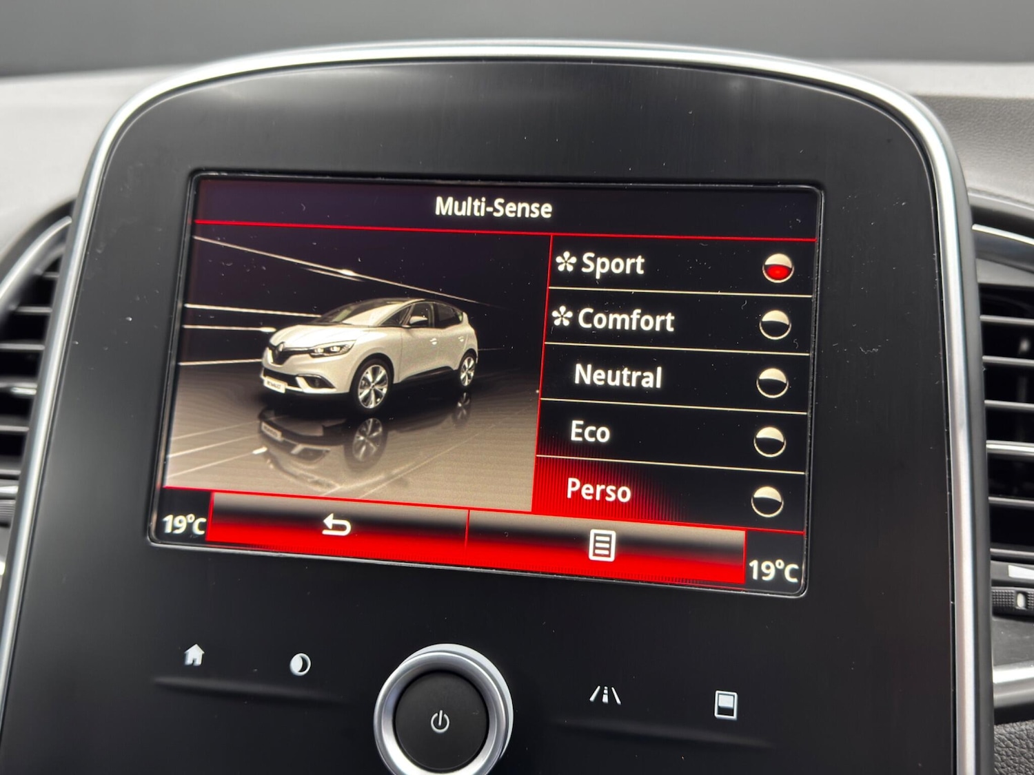 Used Renault Scenic 2017 for sale - 76728900: Photo 37