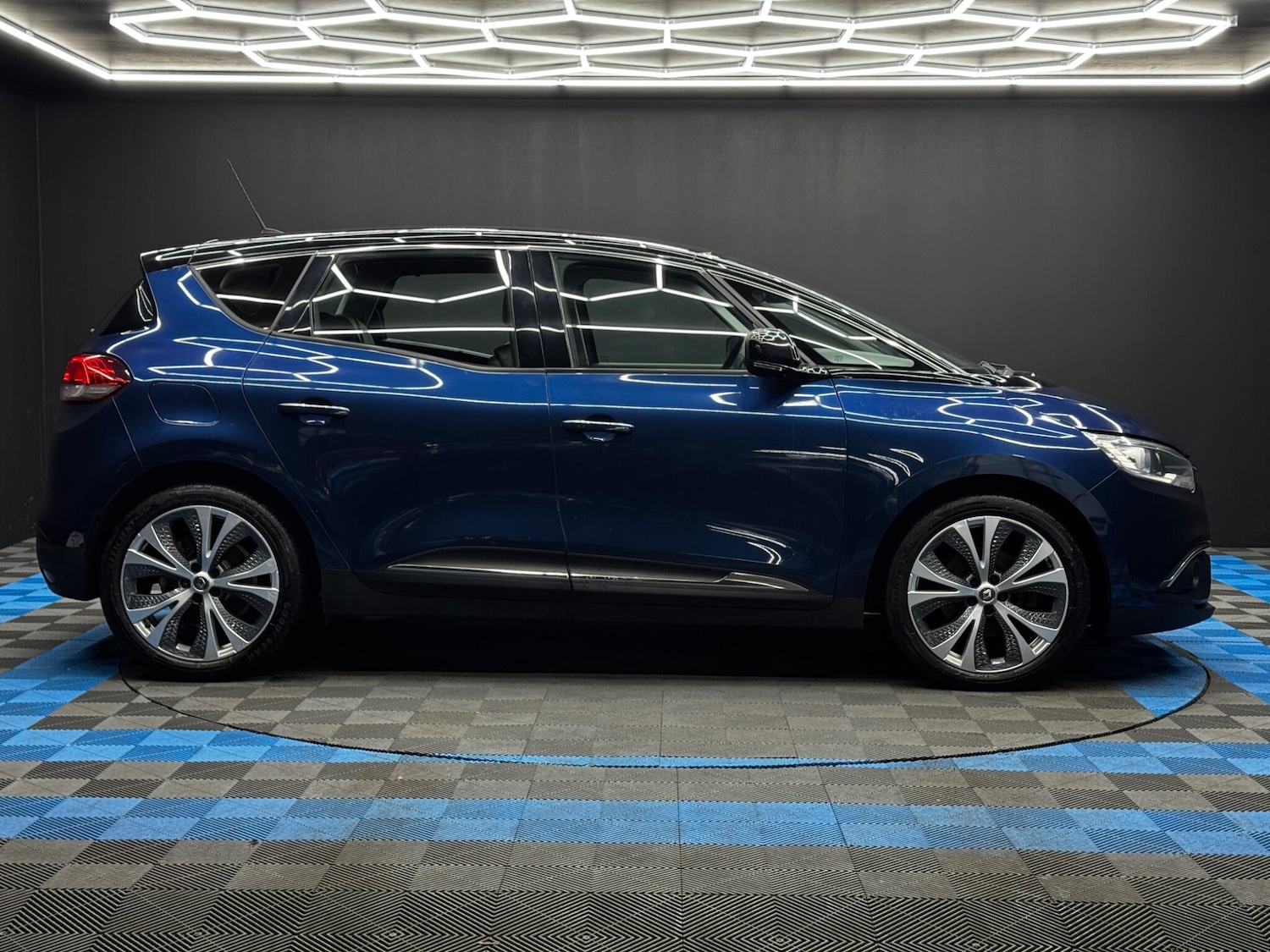 Used Renault Scenic 2017 for sale - 76728900: Photo 4