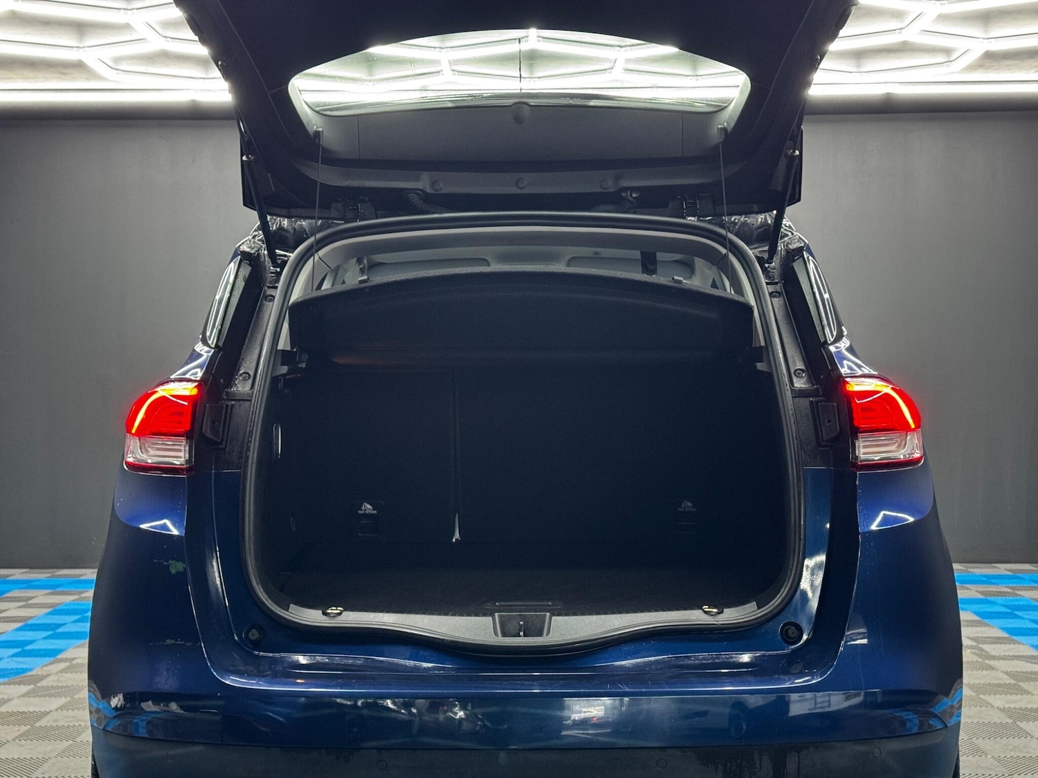 Used Renault Scenic 2017 for sale - 76728900: Photo 45