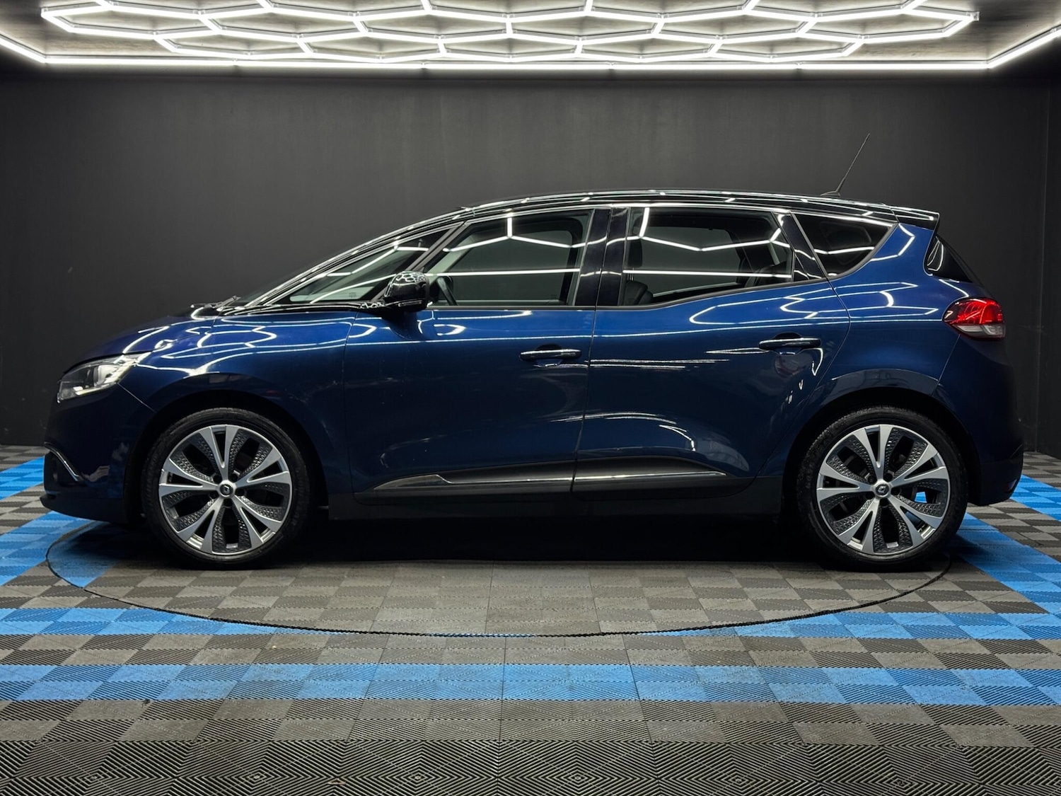 Used Renault Scenic 2017 for sale - 76728900: Photo 8