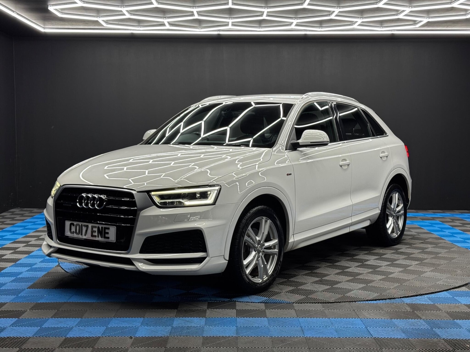 Used Audi Q3 for sale - 76995474: Photo 3