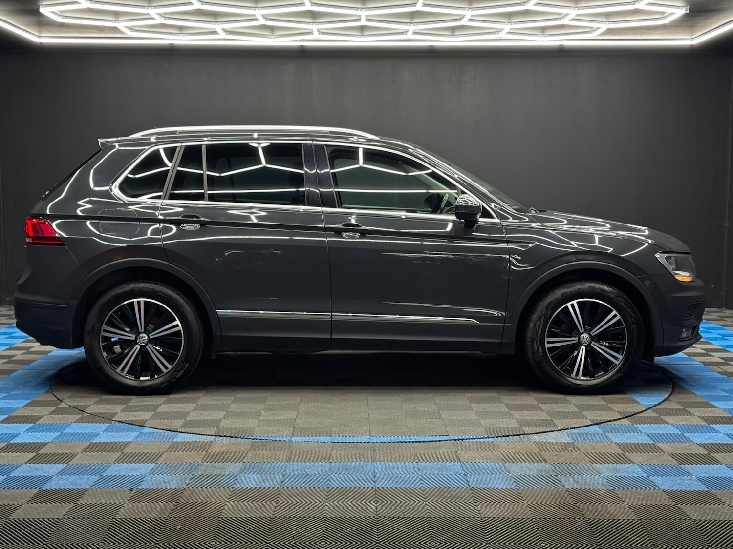 Used Volkswagen Tiguan for sale - 77737321: Photo 4