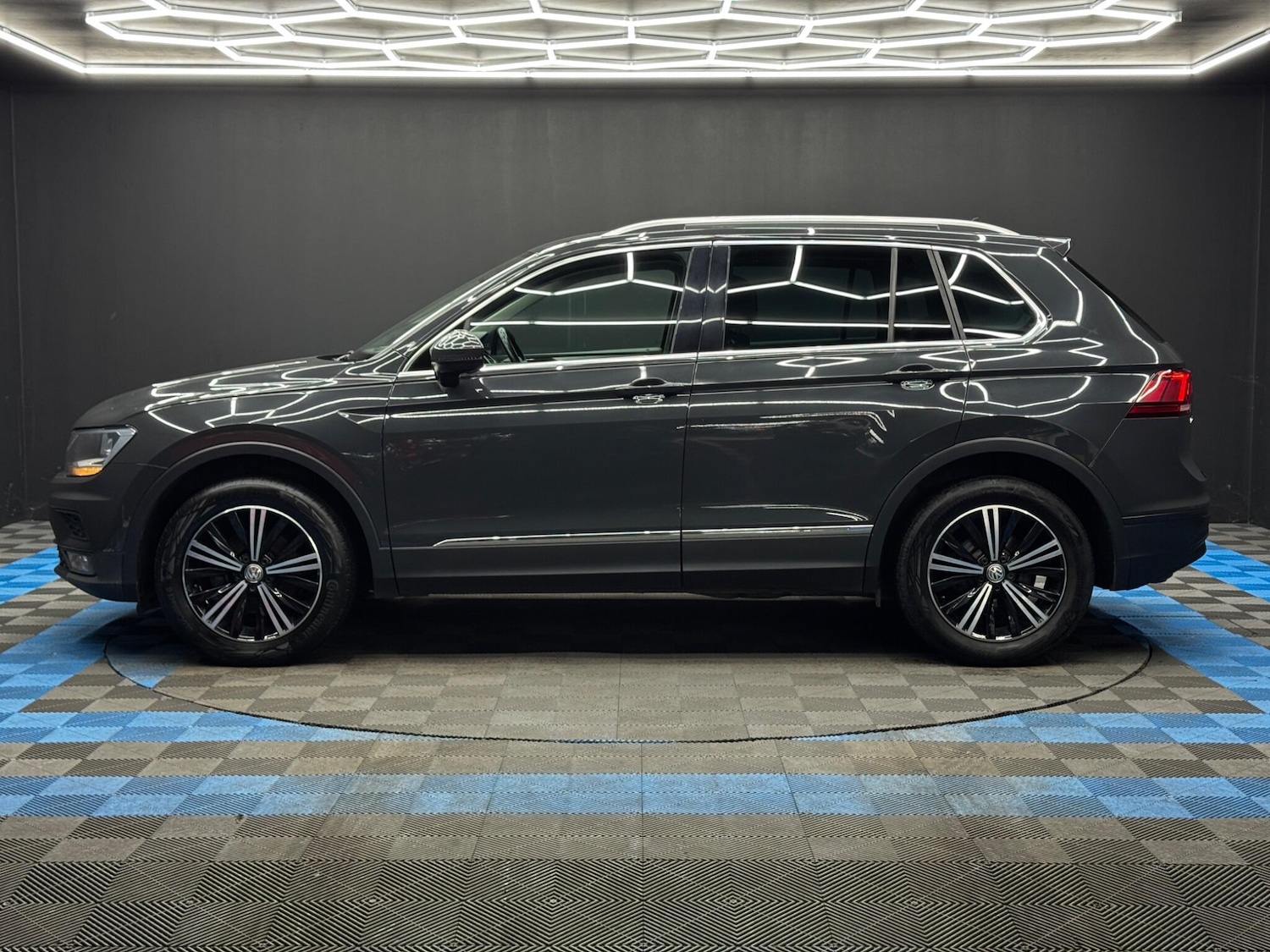 Used Volkswagen Tiguan for sale - 77737321: Photo 8