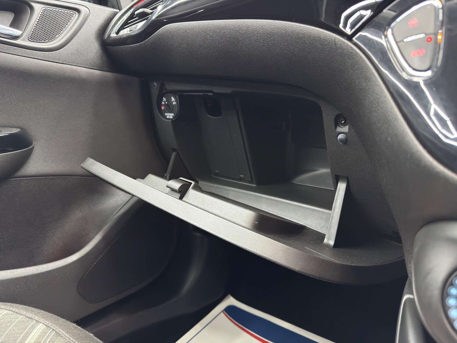 Used Vauxhall Corsa 2015 for sale - 77469302: Photo 33