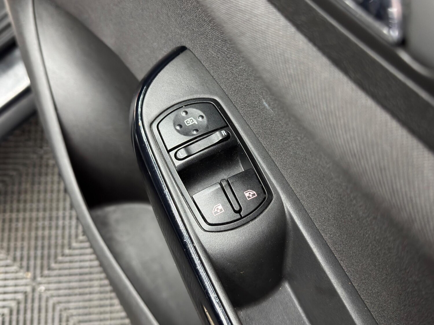 Used Vauxhall Corsa 2015 for sale - 77469302: Photo 36