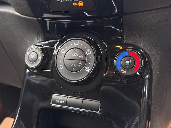 Used Ford Fiesta 2015 for sale - 76215532: Photo 25