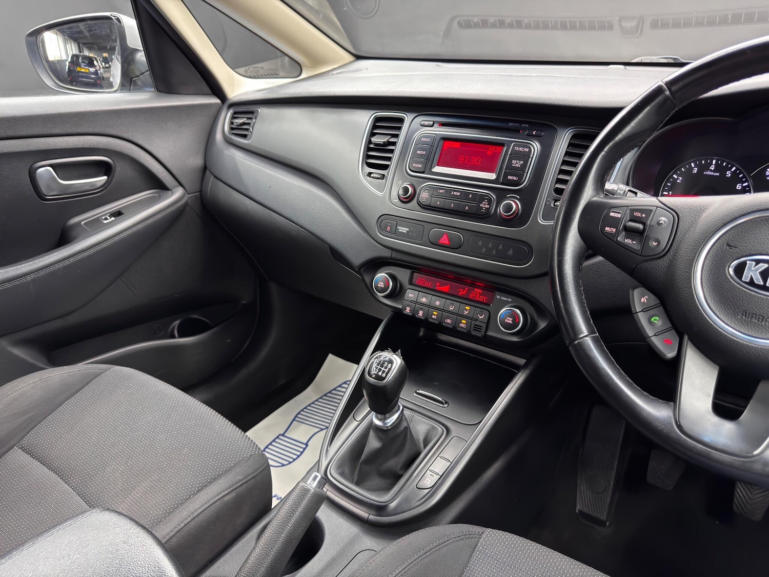 Used Kia Carens 2015 for sale - 76214193: Photo 24