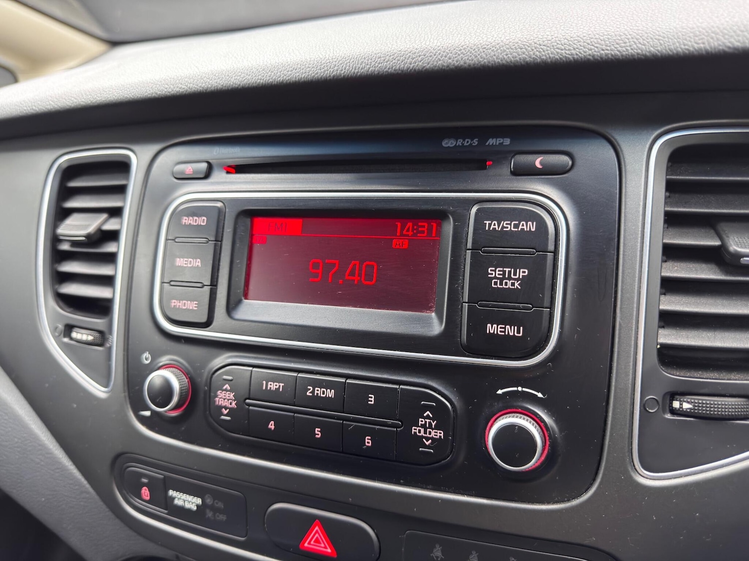 Used Kia Carens 2015 for sale - 76214193: Photo 27