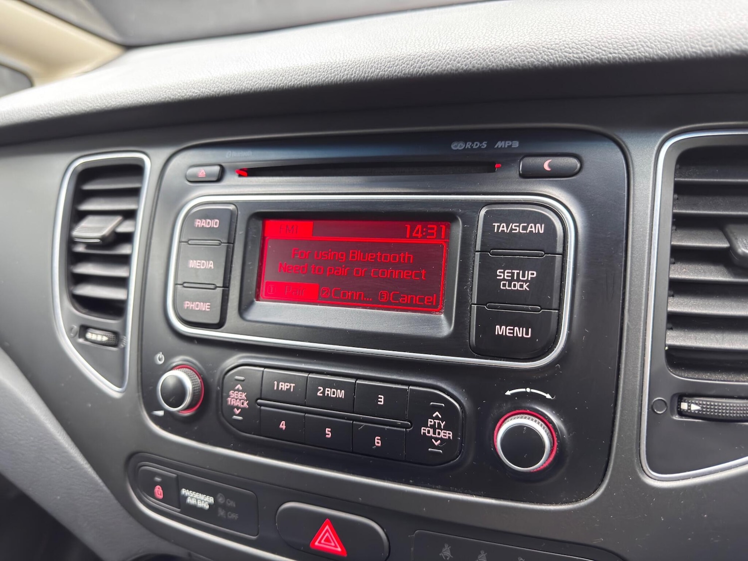 Used Kia Carens 2015 for sale - 76214193: Photo 29