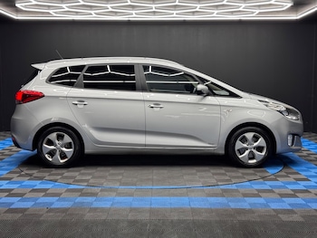 Used Kia Carens 2015 for sale - 76214193: Photo