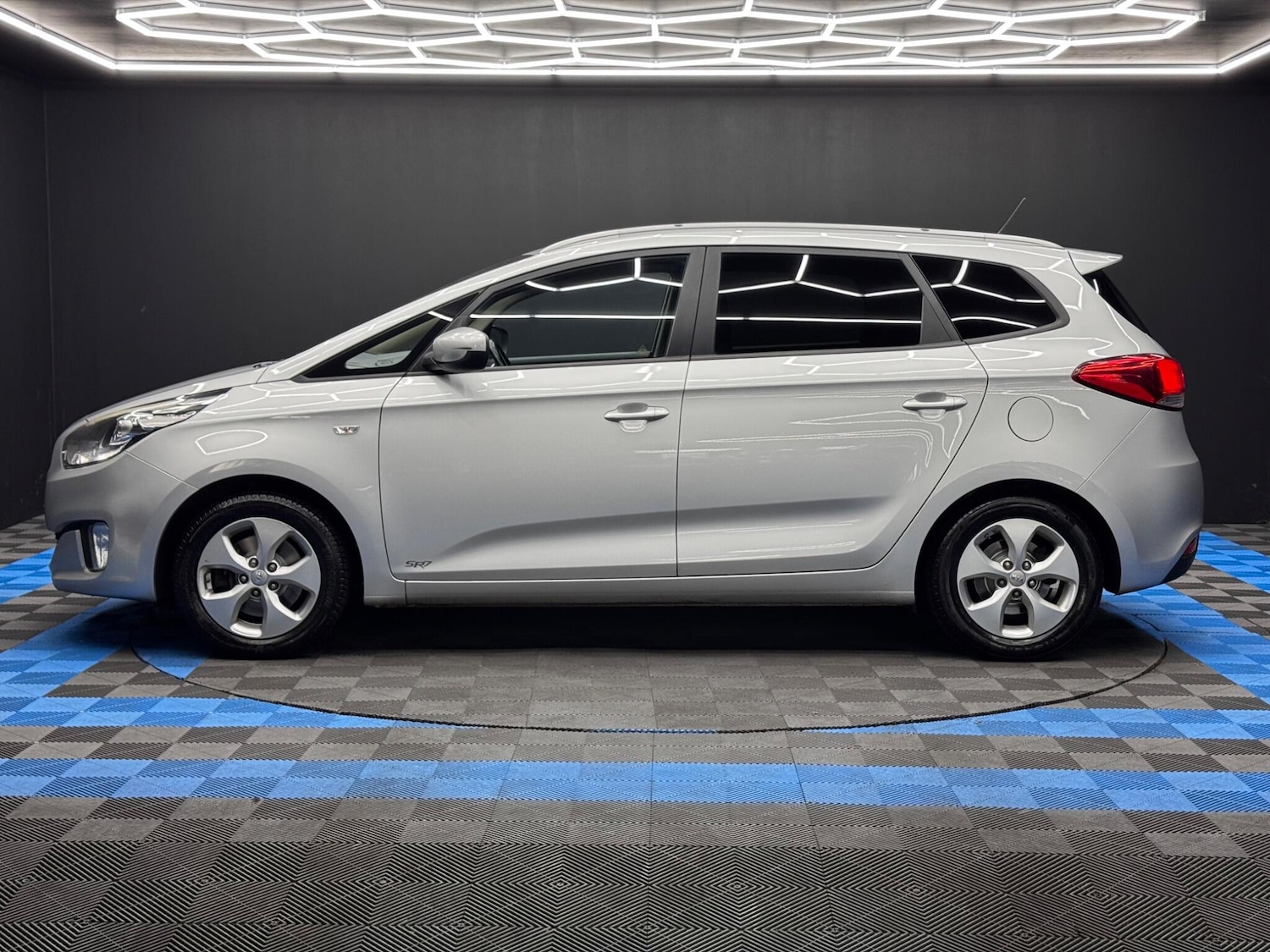 Used Kia Carens 2015 for sale - 76214193: Photo 8