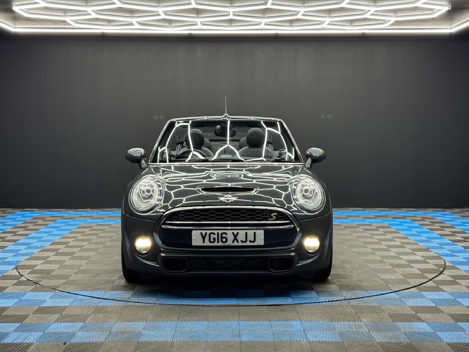 Used MINI Convertible 2016 for sale - 78171473: Photo 2