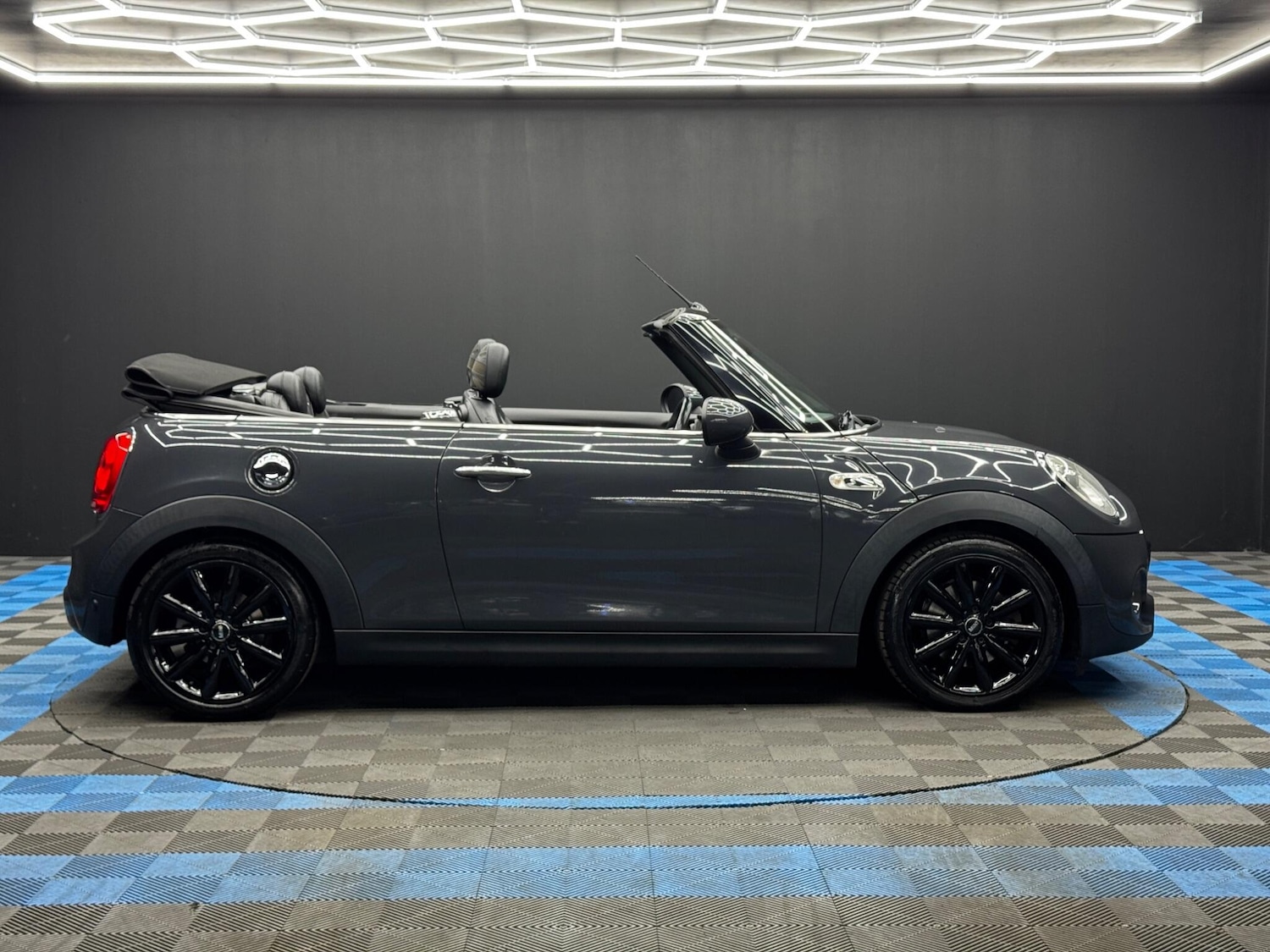 Used MINI Convertible 2016 for sale - 78171473: Photo 4