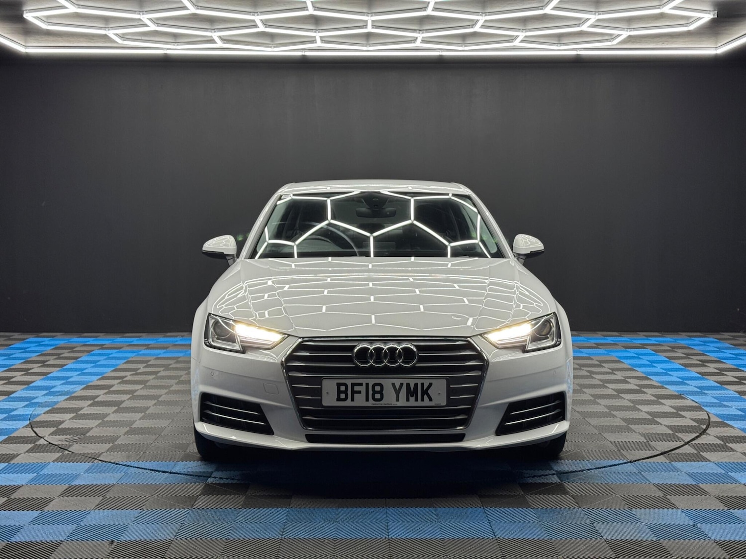 Used Audi A4 2018 for sale - 77386438: Photo 2