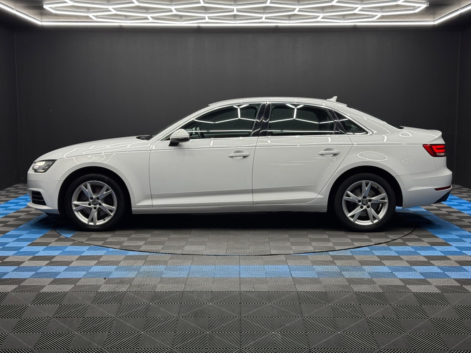 Used Audi A4 2018 for sale - 77386438: Photo 8