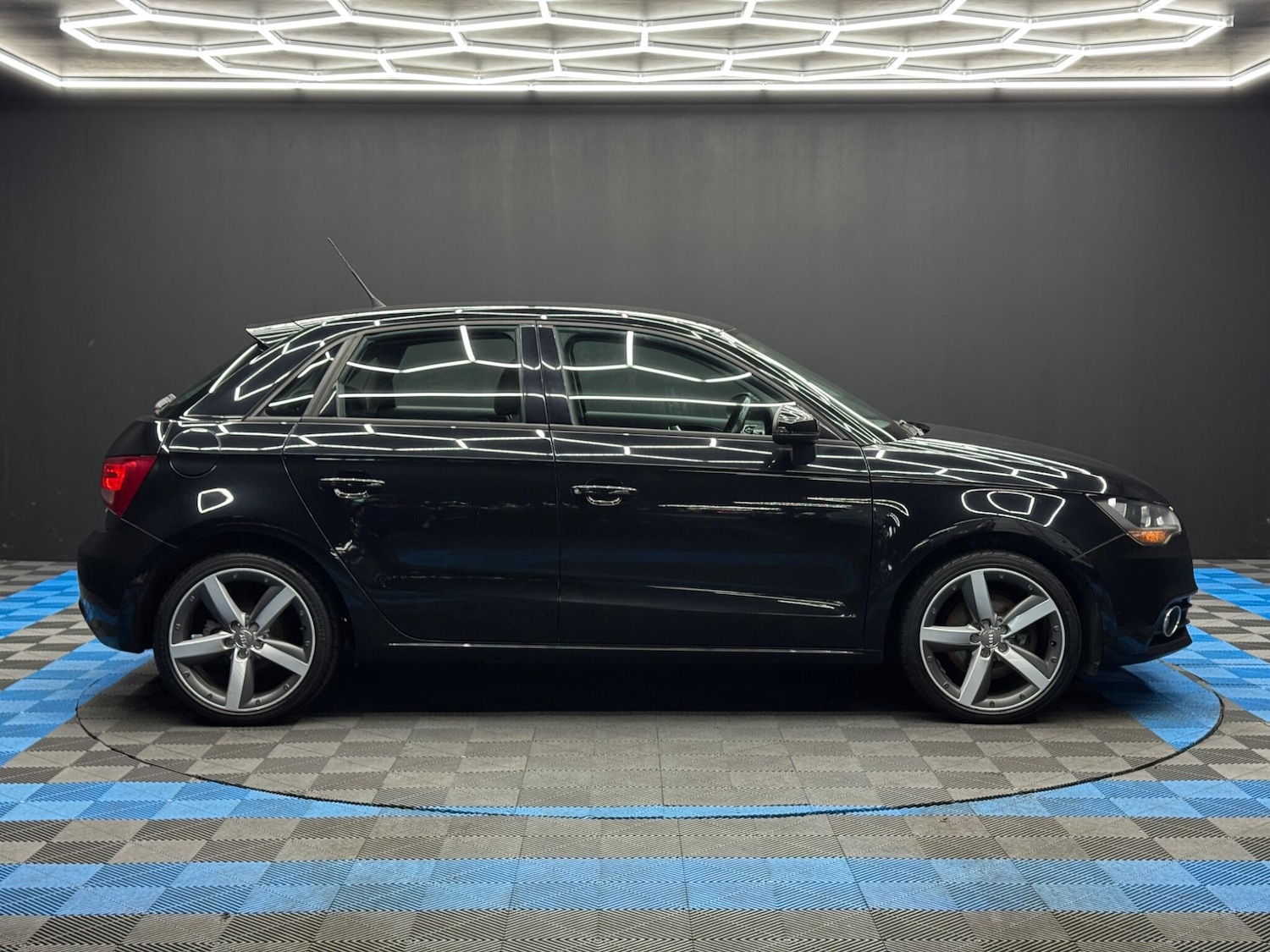 Used Audi A1 2014 for sale - 77015895: Photo 4