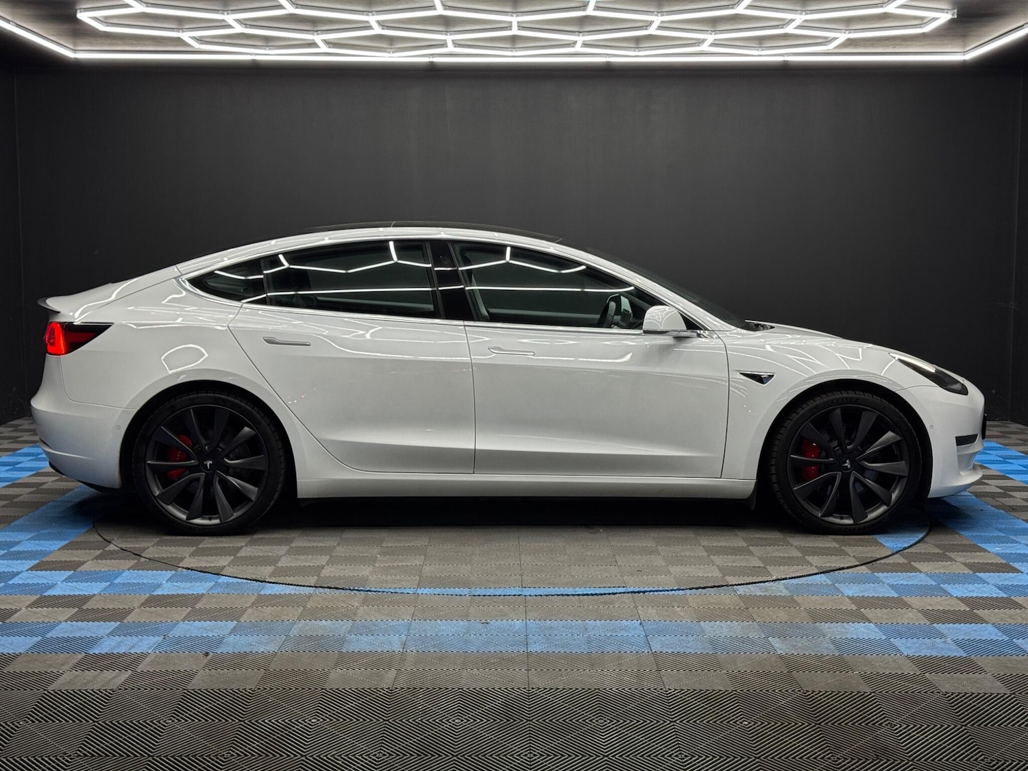 Used Tesla Model 3 2020 for sale - 78156639: Photo 4