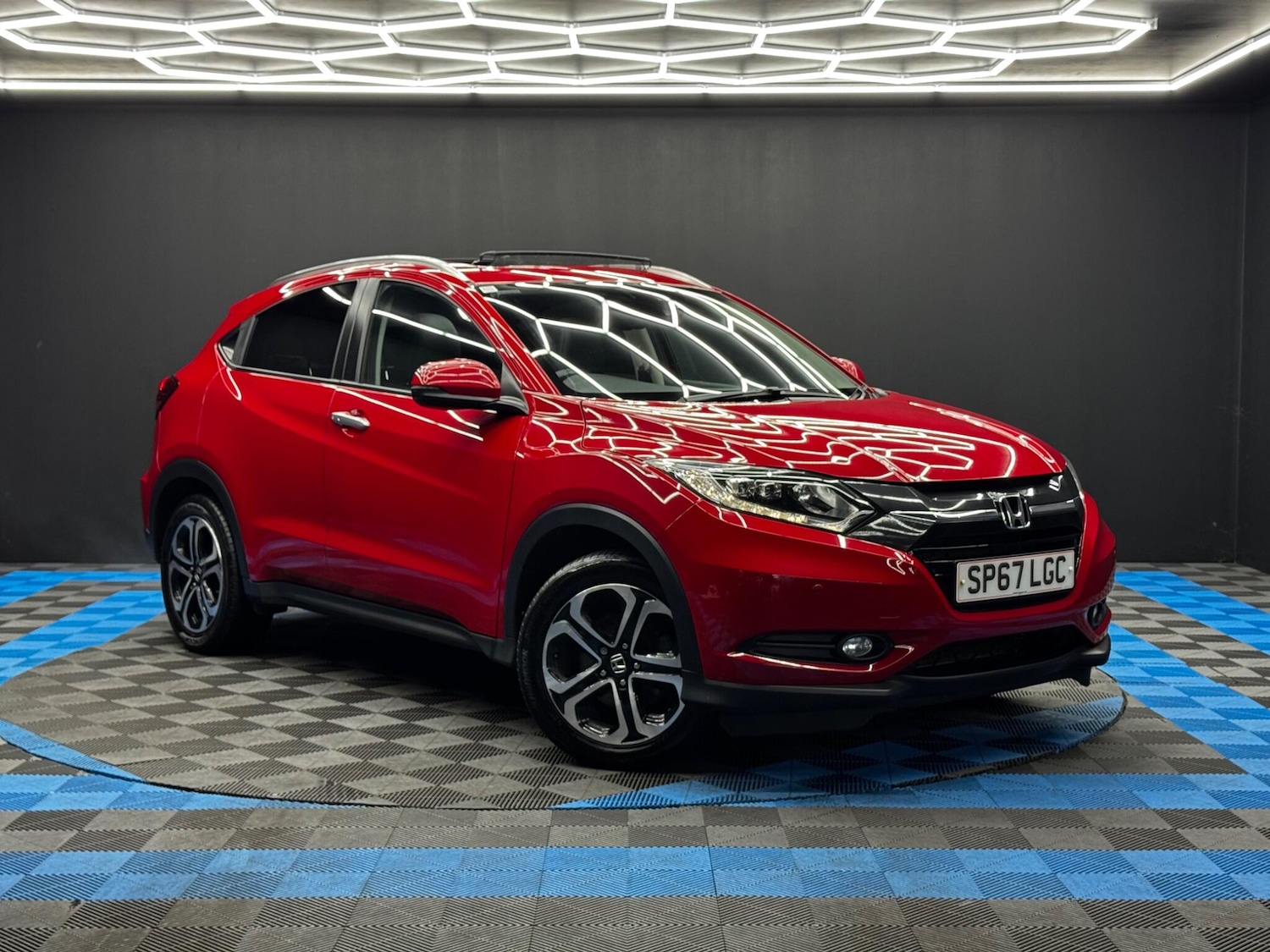 Used Honda HR-V 2017 for sale - 76472277: Photo 1