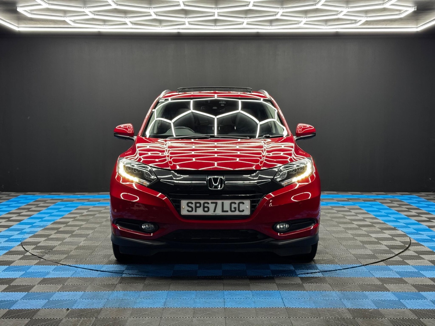 Used Honda HR-V 2017 for sale - 76472277: Photo 2