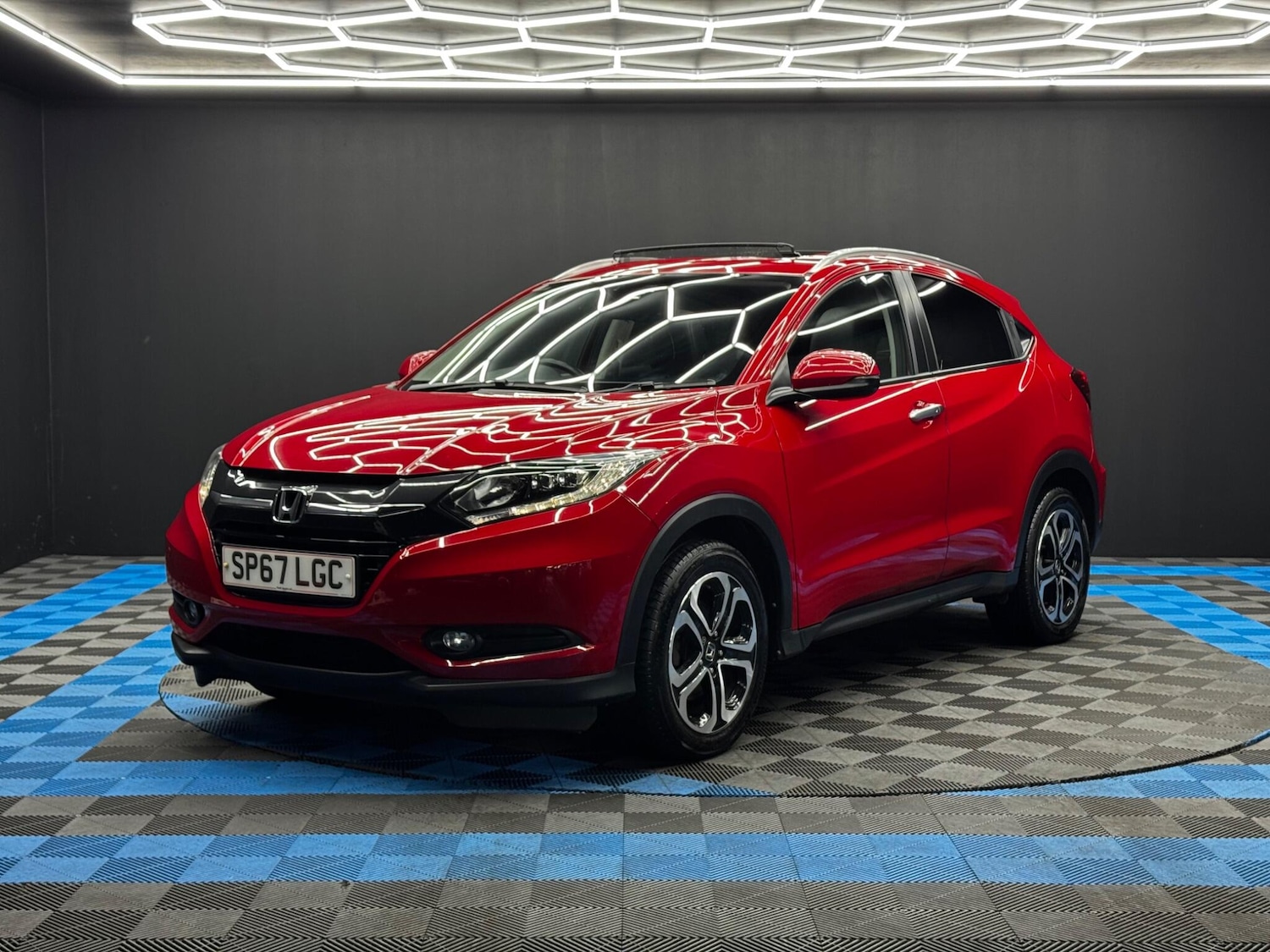 Used Honda HR-V 2017 for sale - 76472277: Photo 3