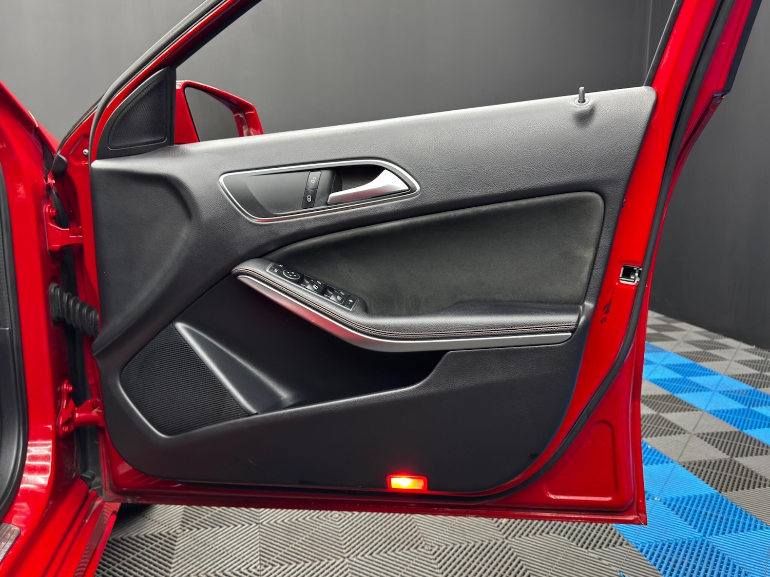 Used Mercedes-Benz A-Class for sale - 77768657: Photo 38