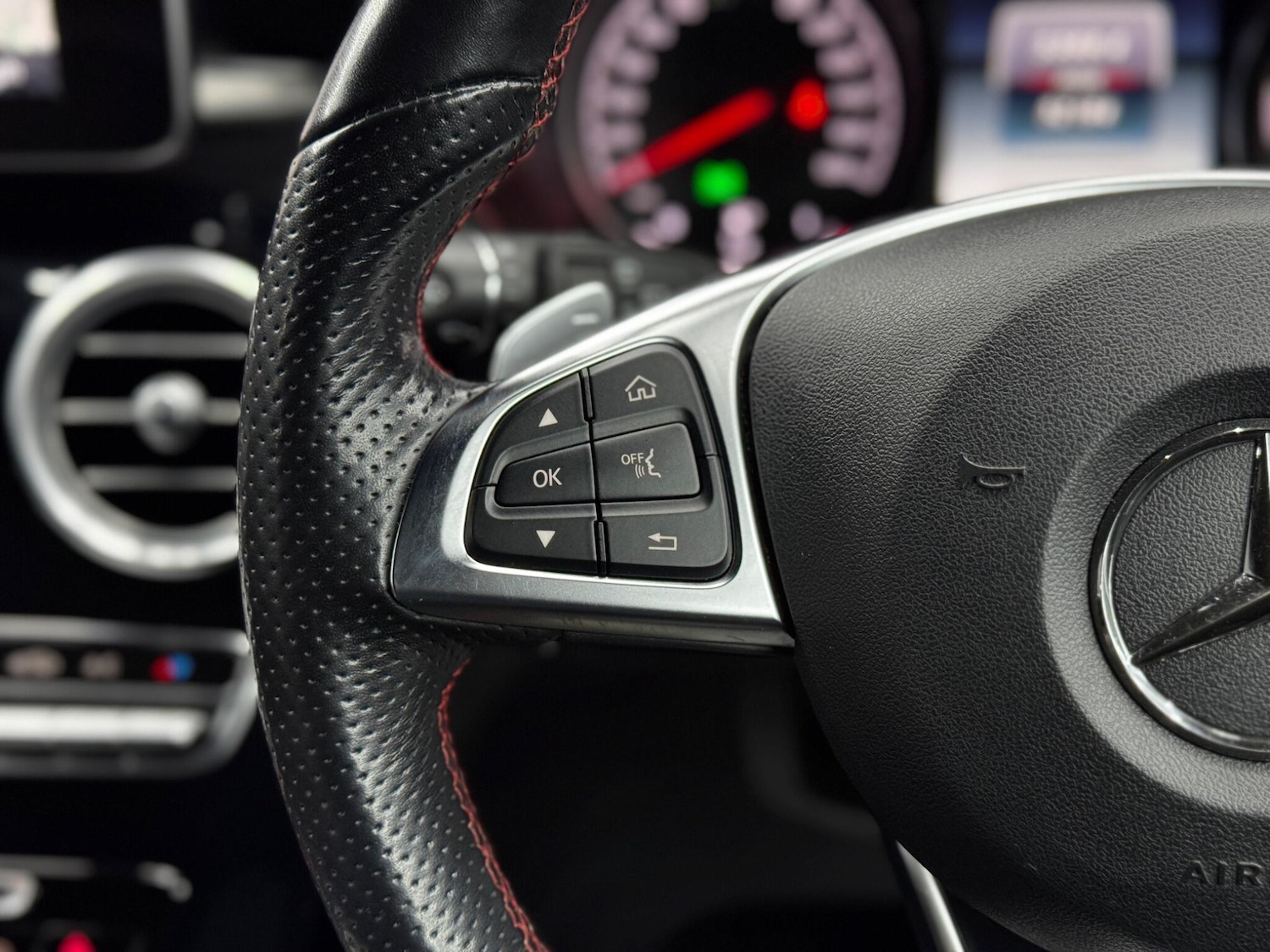 Used Mercedes-Benz GLC 2019 for sale - 76771933: Photo 20