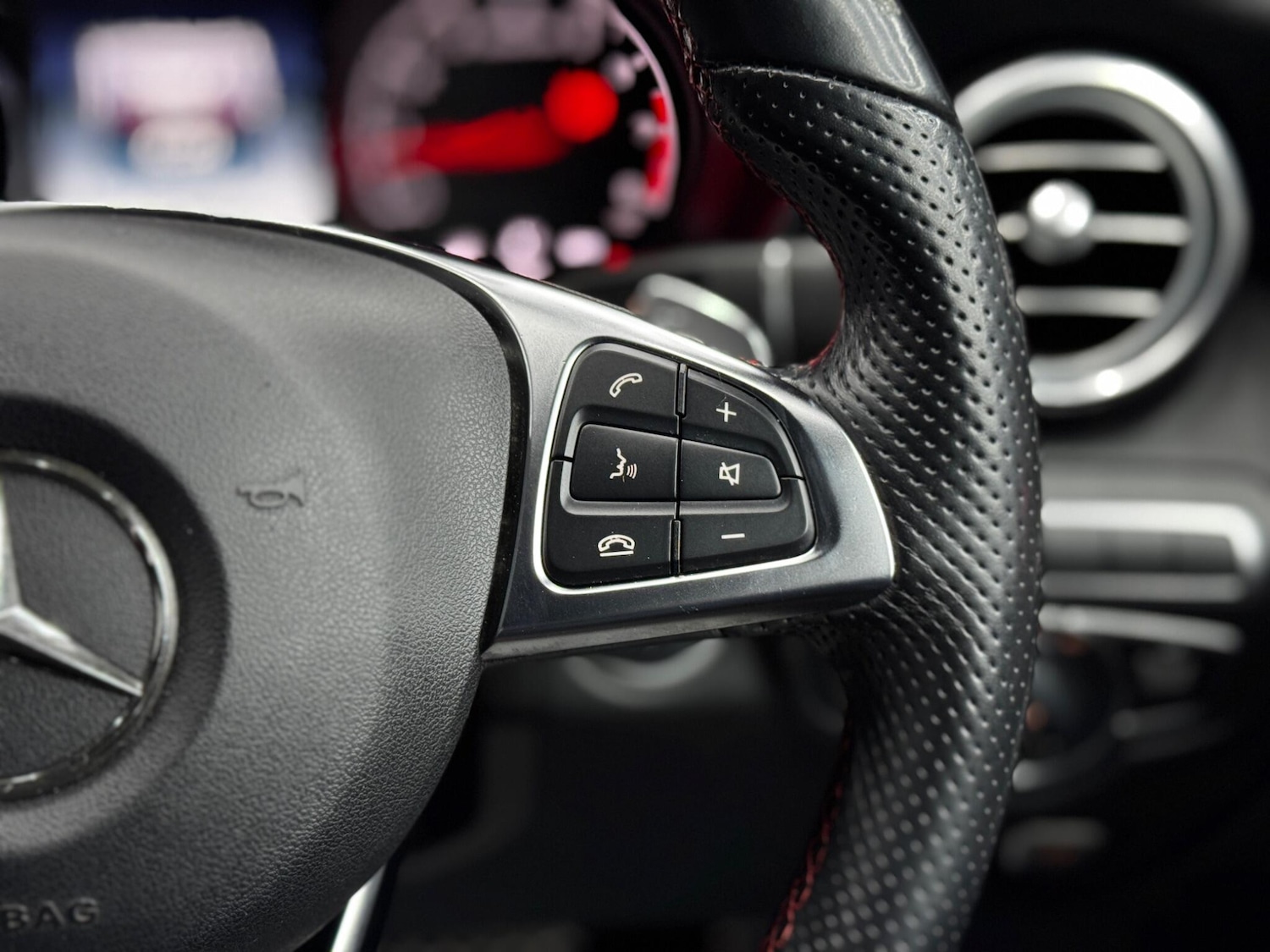 Used Mercedes-Benz GLC 2019 for sale - 76771933: Photo 21