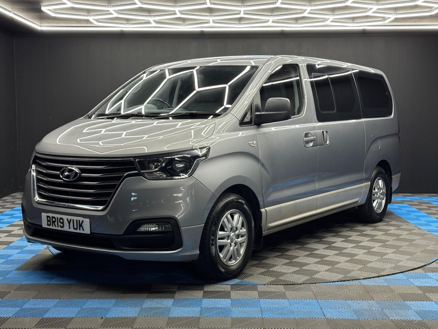 Used Hyundai i800 2019 for sale - 77097896: Photo 3