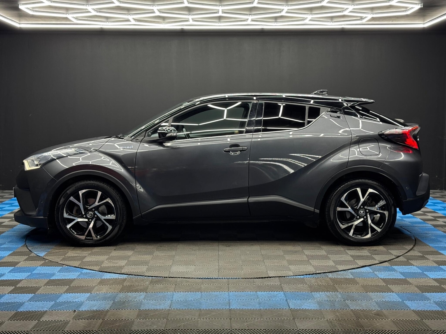 Used Toyota C-HR 2017 for sale - 77597731: Photo 8