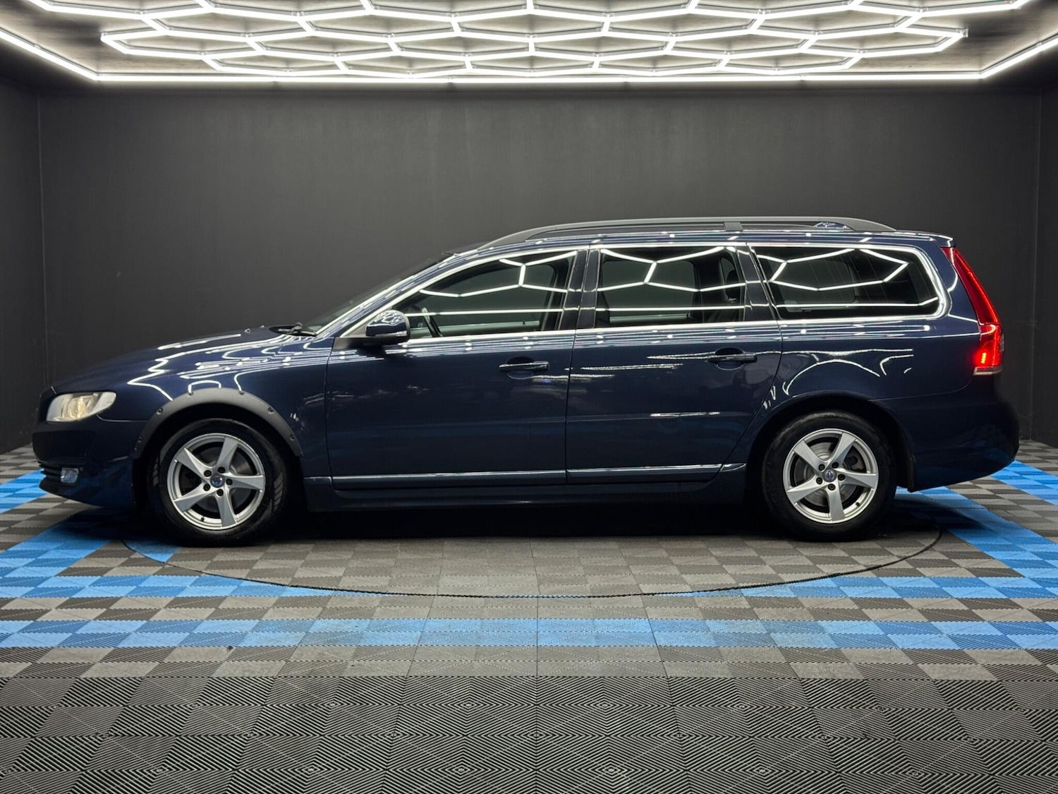 Used Volvo V70 for sale - 76997275: Photo 8