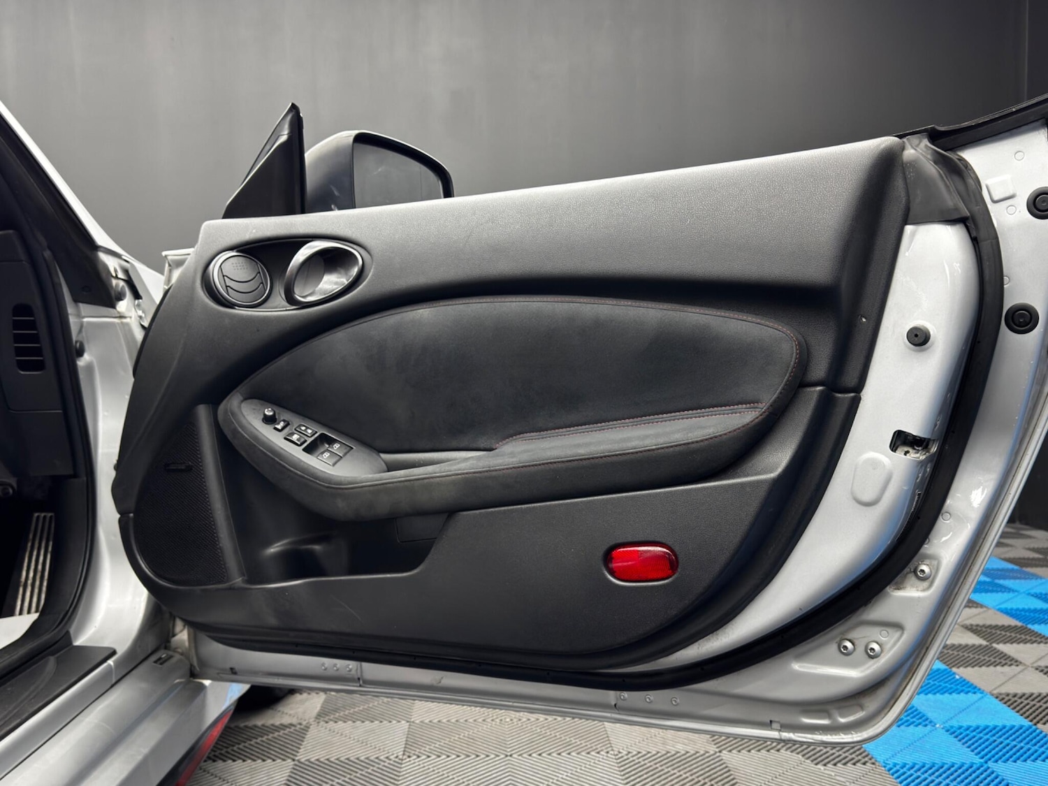 Used Nissan 370 Z 2015 for sale - 76714134: Photo 34