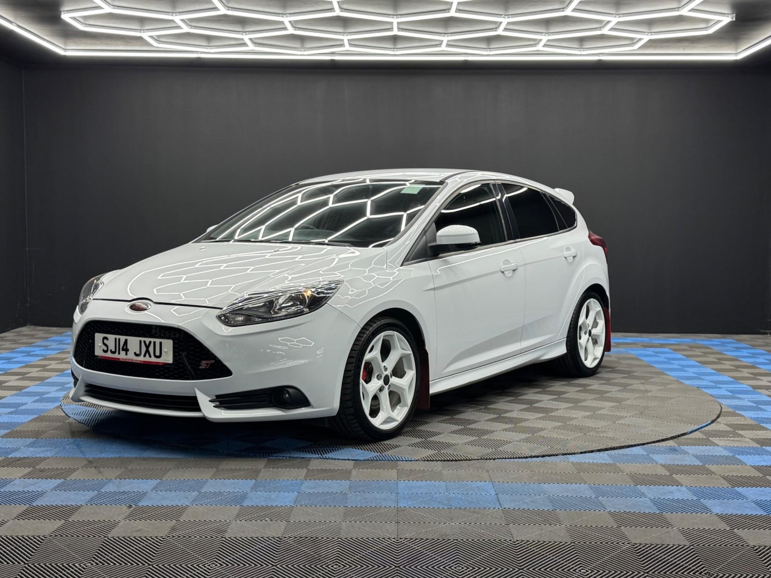 Used Ford Focus 2014 for sale - 76073082: Photo 3