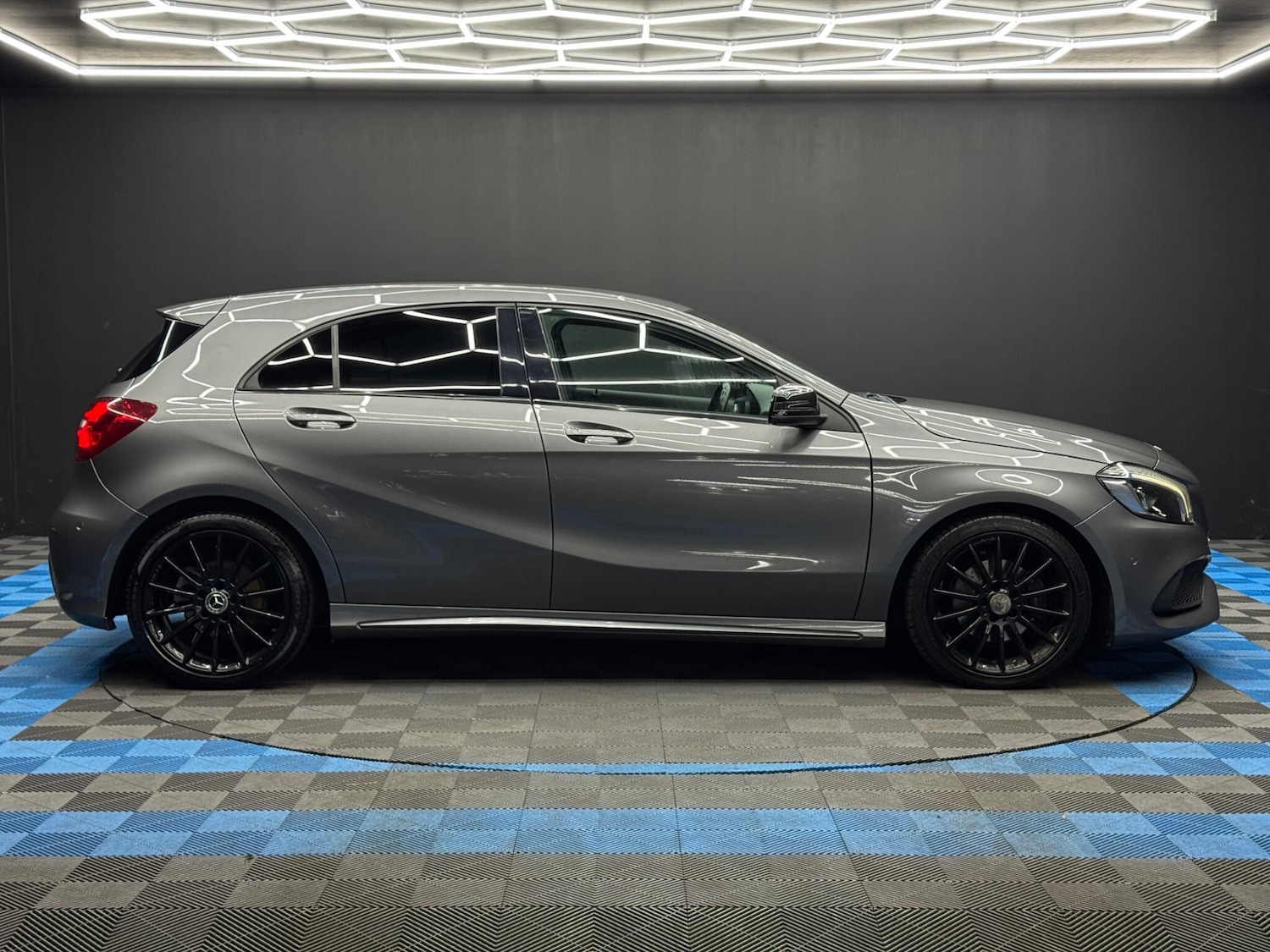 Used Mercedes-Benz A-Class 2017 for sale - 77132080: Photo 4