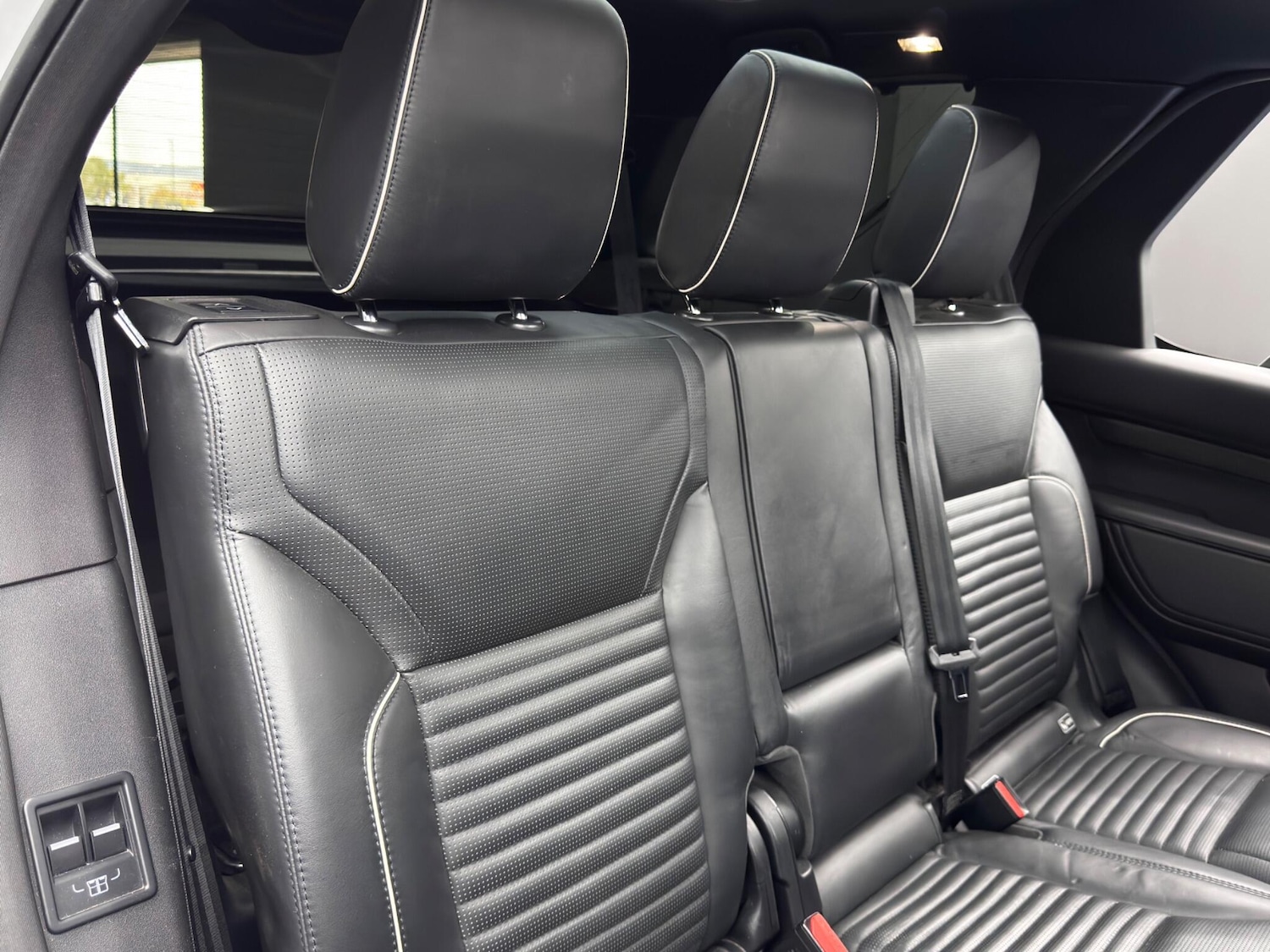 Used Land Rover Discovery 2018 for sale - 76136901: Photo 15