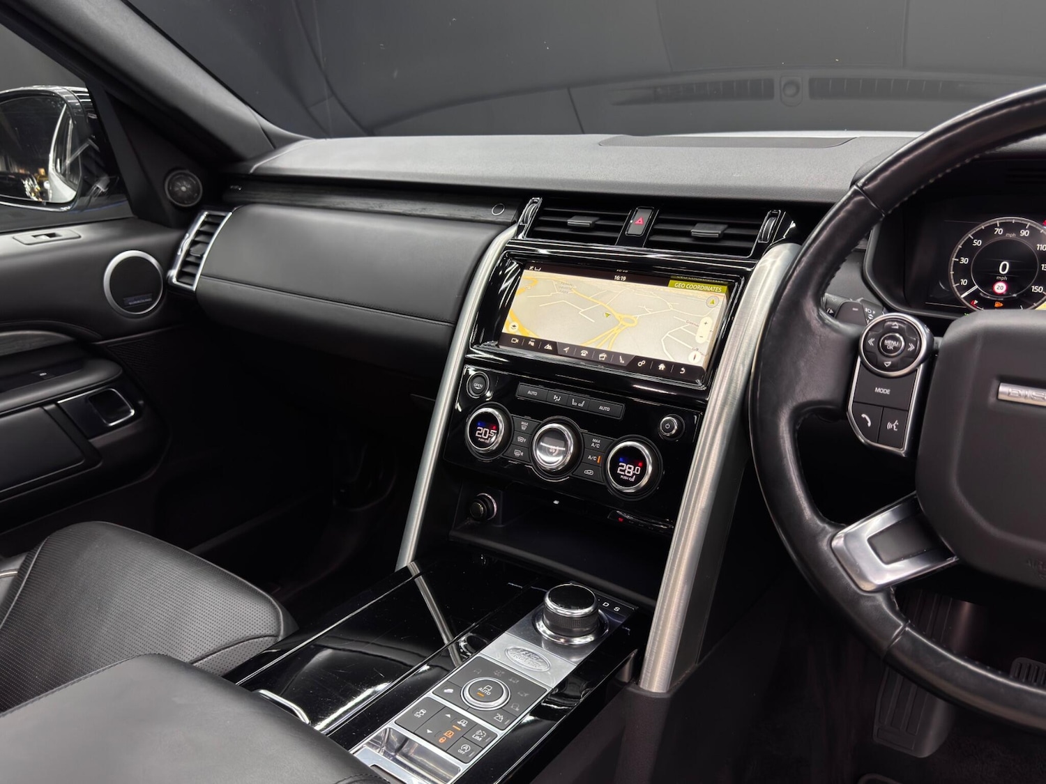 Used Land Rover Discovery 2018 for sale - 76136901: Photo 23
