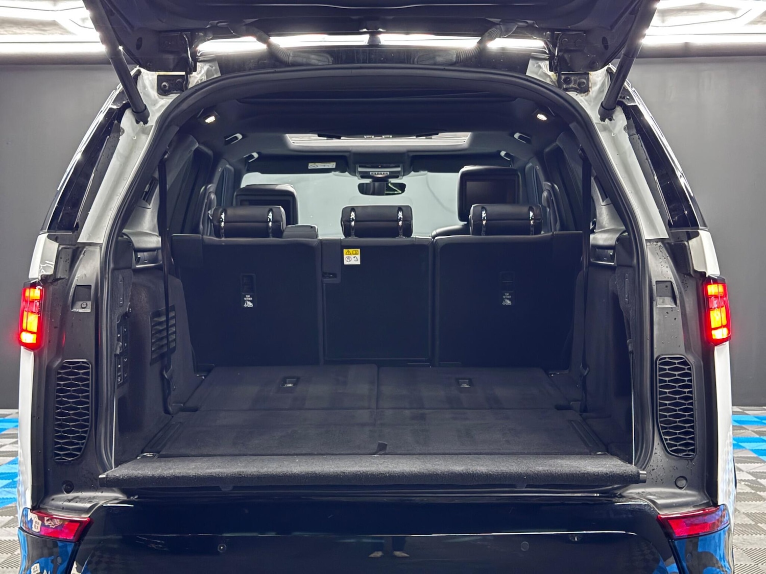 Used Land Rover Discovery 2018 for sale - 76136901: Photo 43
