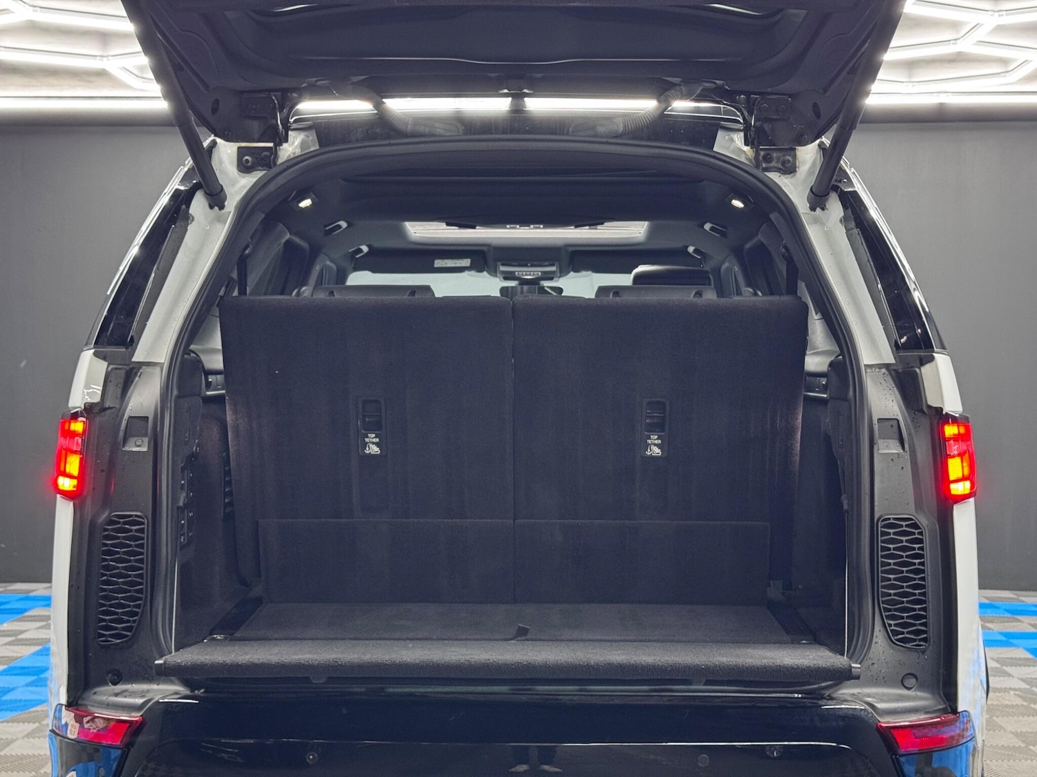 Used Land Rover Discovery 2018 for sale - 76136901: Photo 44