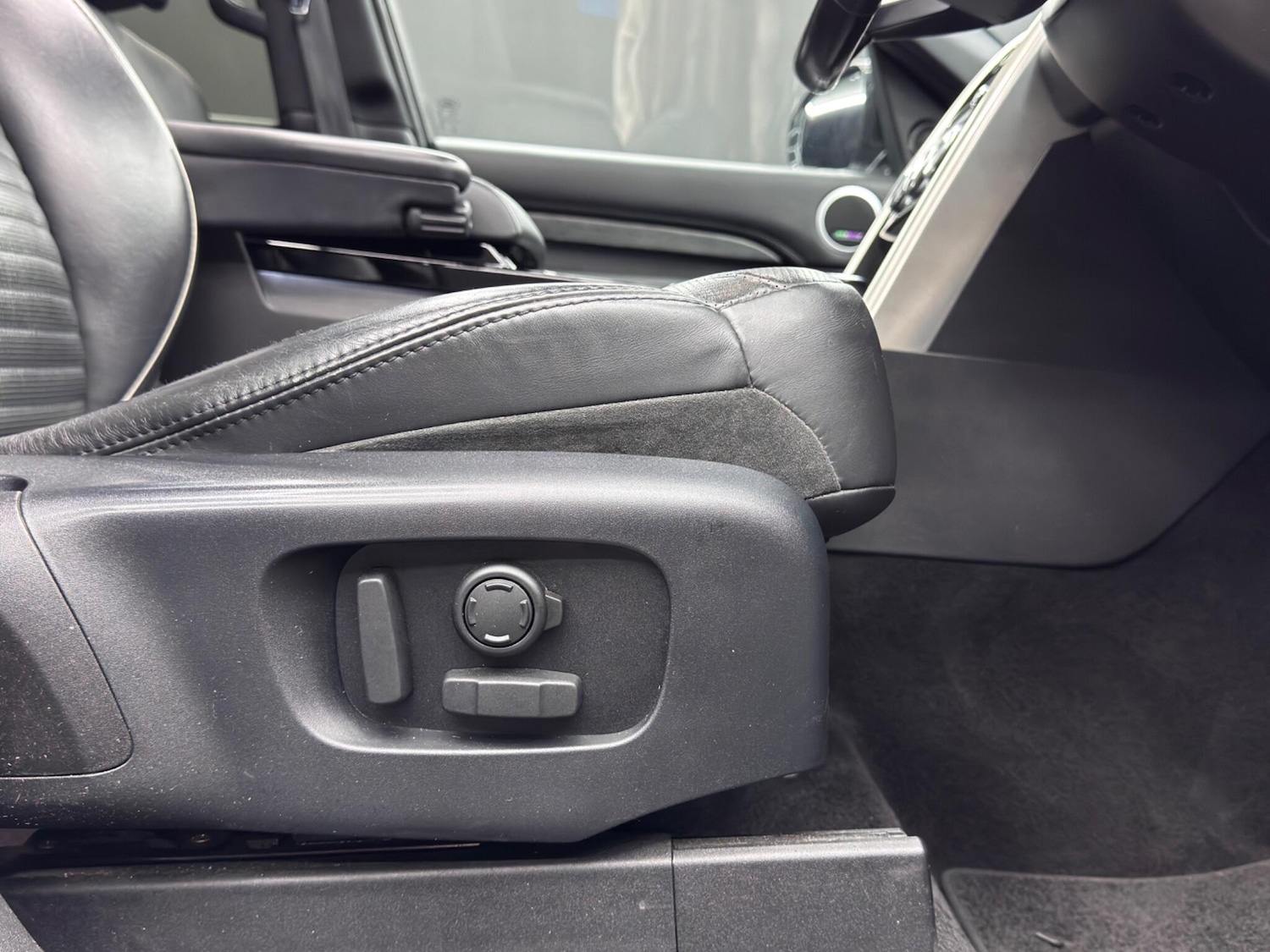Used Land Rover Discovery 2018 for sale - 76136901: Photo 49