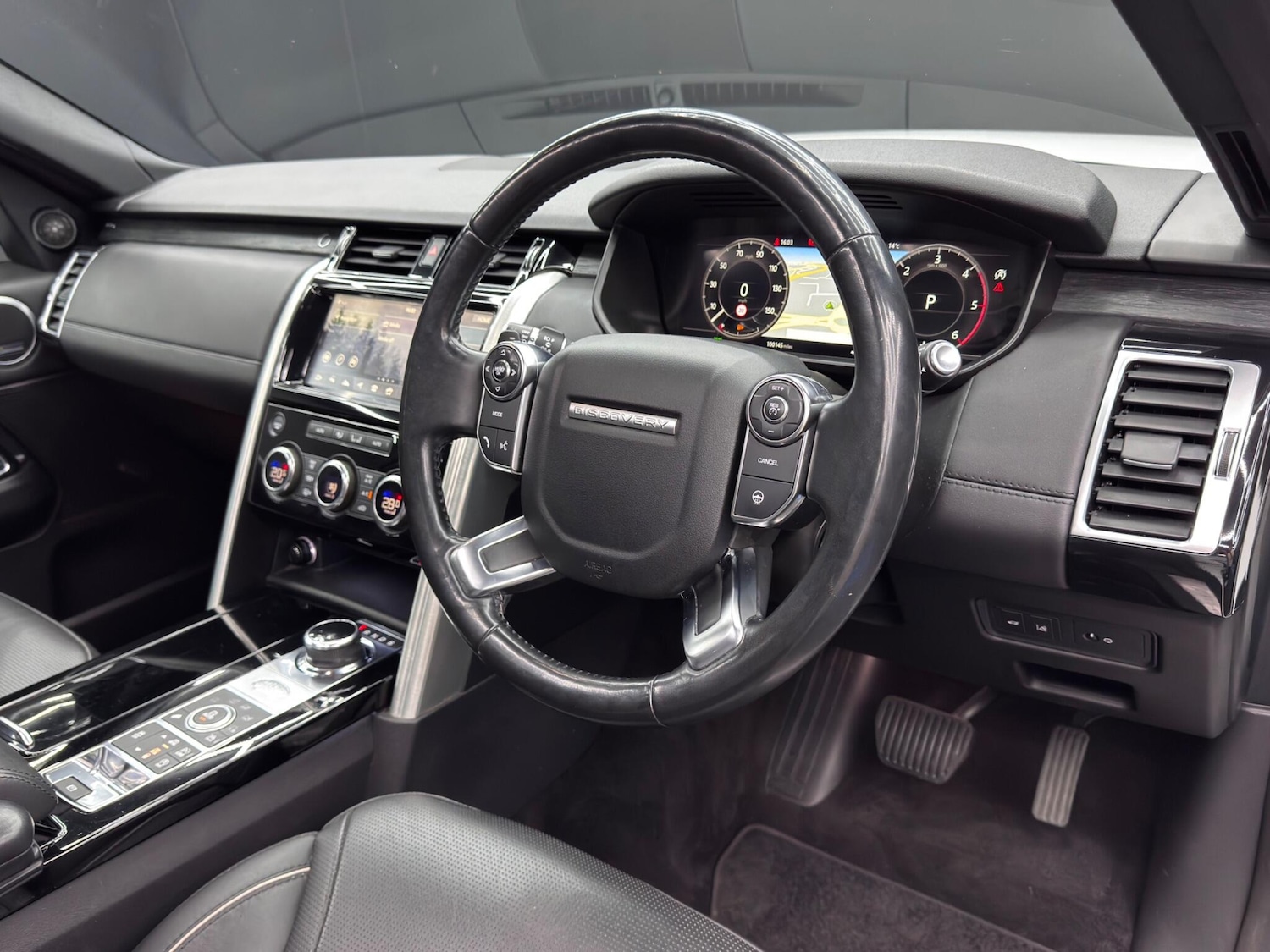 Used Land Rover Discovery 2018 for sale - 76136901: Photo 9