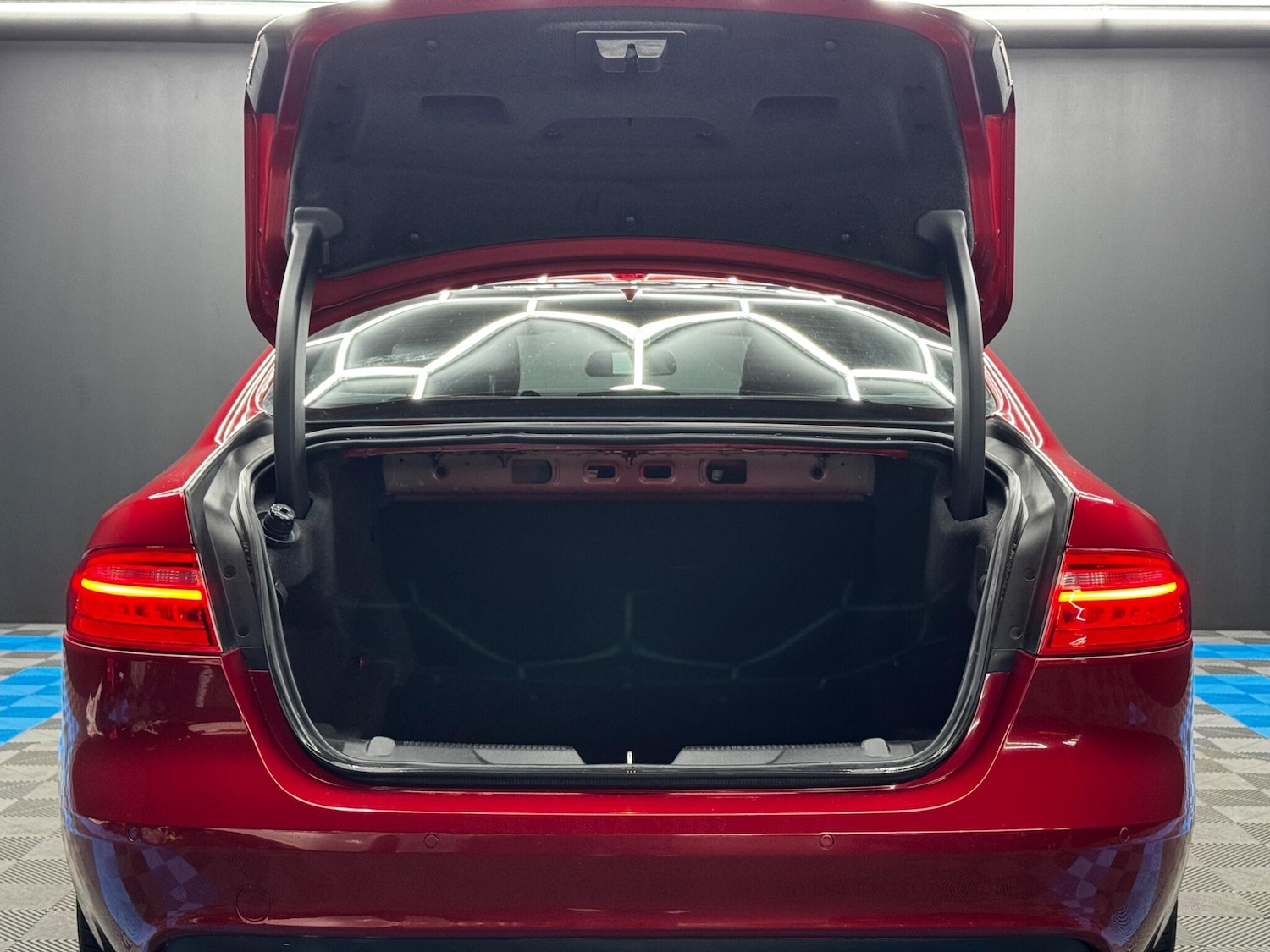 Used Jaguar XE 2017 for sale - 76608240: Photo 36