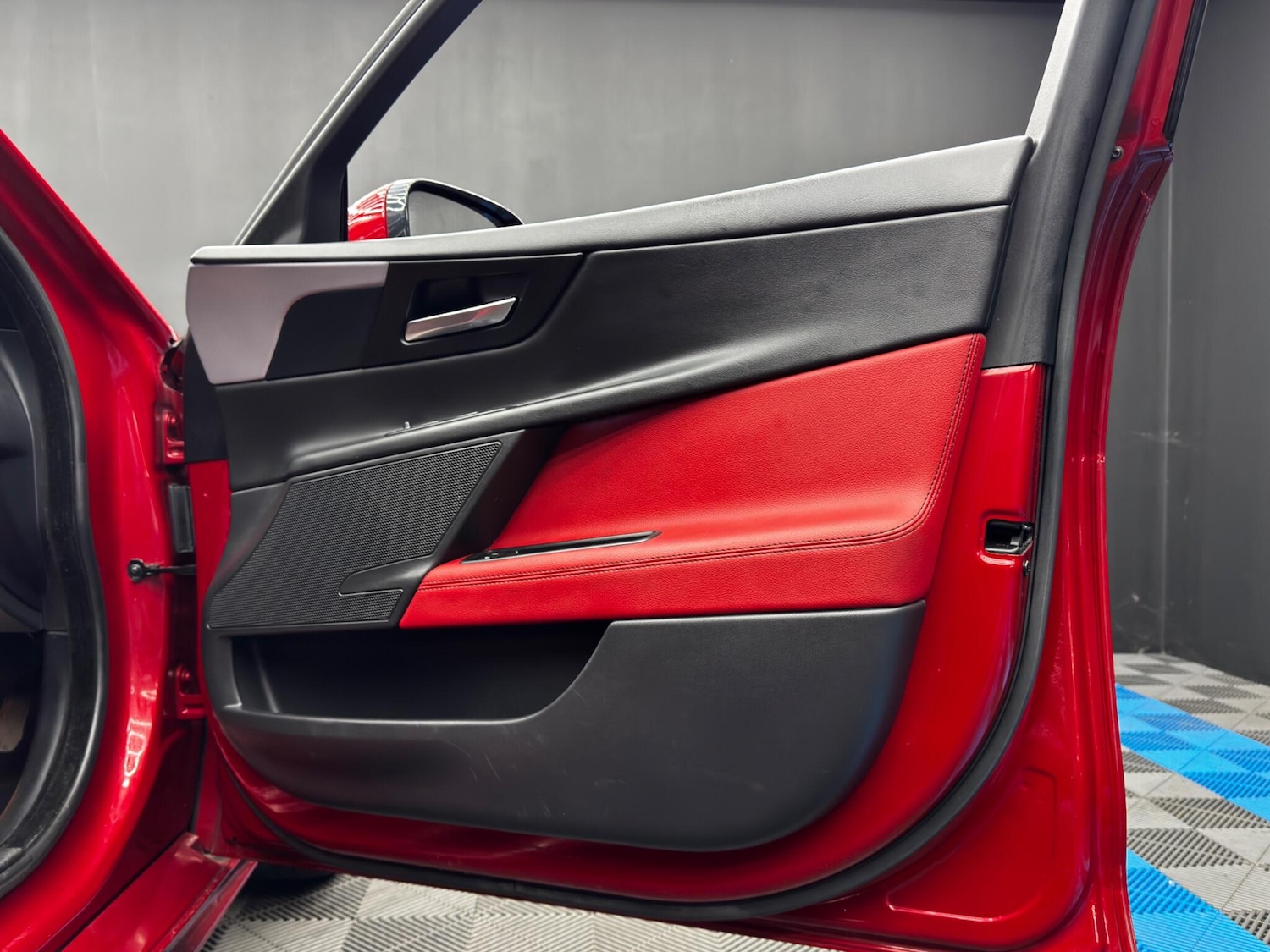 Used Jaguar XE 2017 for sale - 76608240: Photo 37