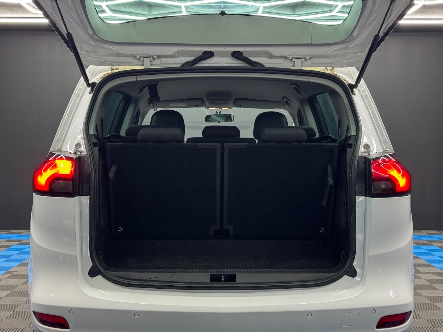 Used Vauxhall Zafira 2015 for sale - 77109216: Photo 35