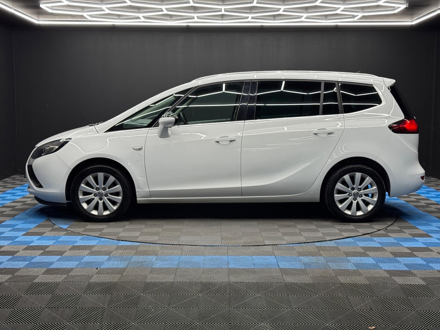 Used Vauxhall Zafira 2015 for sale - 77109216: Photo 8