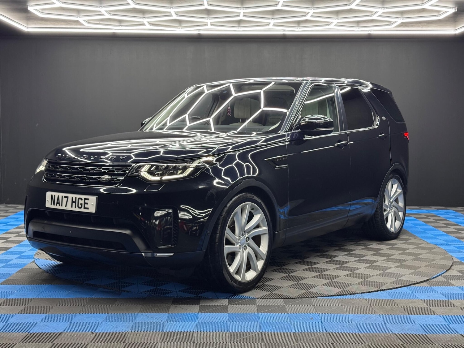 Used Land Rover Discovery 2017 for sale - 76136626: Photo 3
