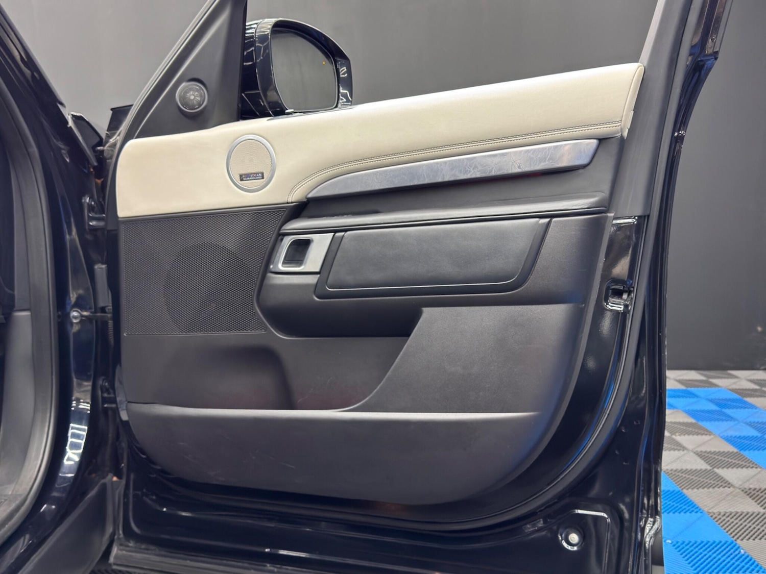 Used Land Rover Discovery 2017 for sale - 76136626: Photo 46